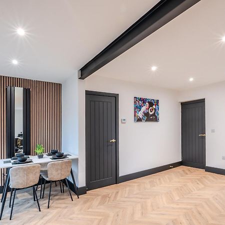 Modern 3Br Home - Private Parking - Tv In Every Bedroom Swansea Bagian luar foto