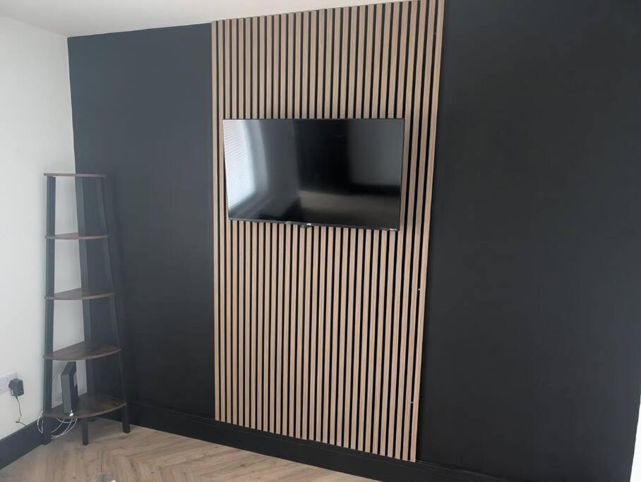 Modern 3Br Home - Private Parking - Tv In Every Bedroom Swansea Bagian luar foto
