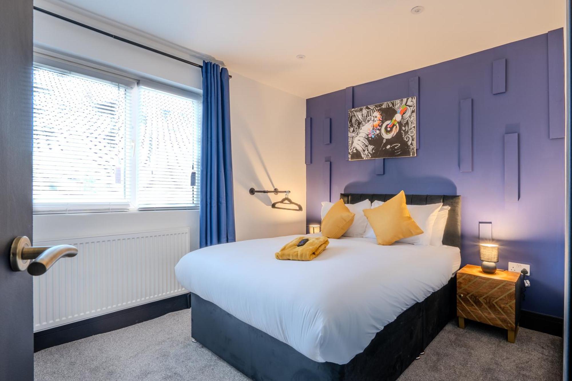 Modern 3Br Home - Private Parking - Tv In Every Bedroom Swansea Bagian luar foto
