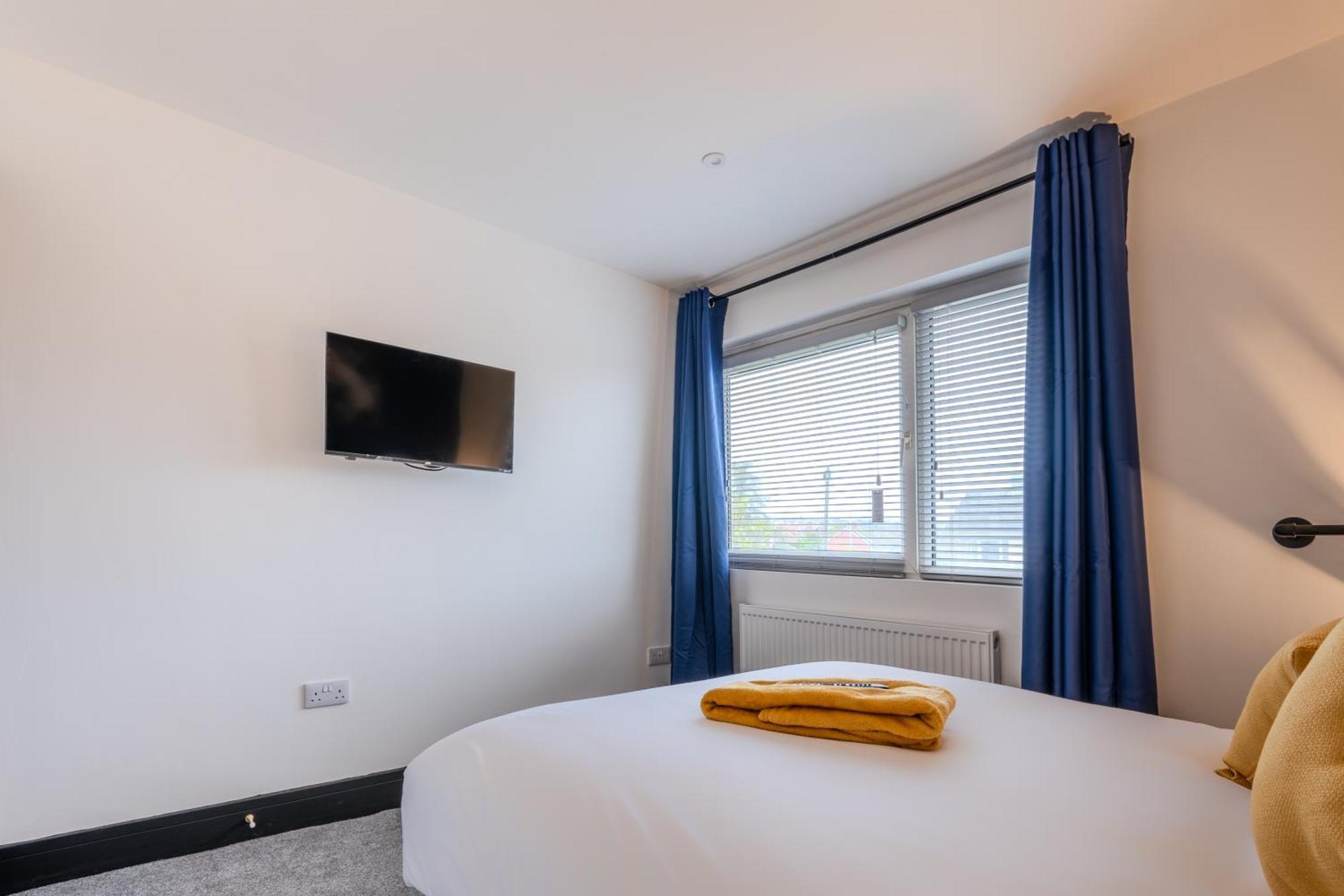 Modern 3Br Home - Private Parking - Tv In Every Bedroom Swansea Bagian luar foto