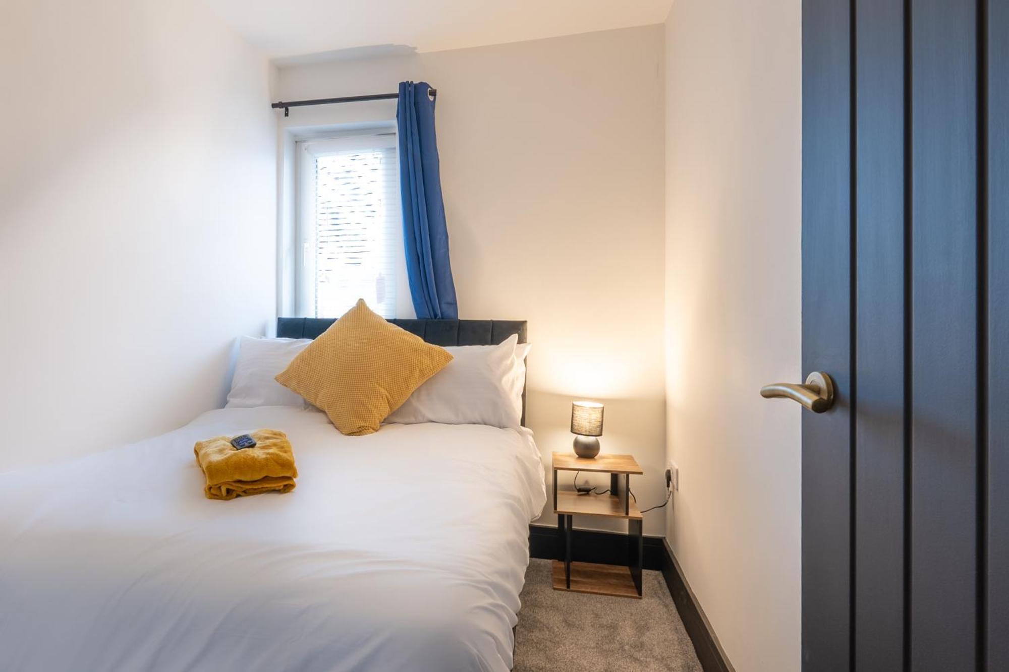 Modern 3Br Home - Private Parking - Tv In Every Bedroom Swansea Bagian luar foto