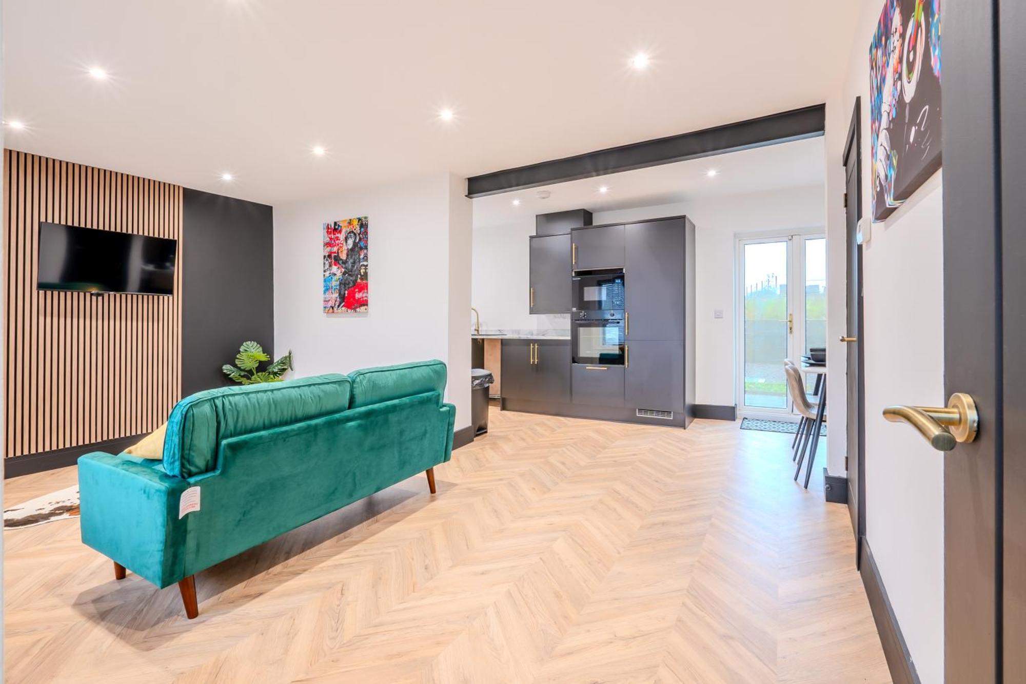 Modern 3Br Home - Private Parking - Tv In Every Bedroom Swansea Bagian luar foto
